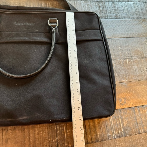 Calvin Klein Duffle Bag Carry On Black Arm Strap Travel Weekend Bag - Picture 4 of 9